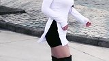 建议小仙女们不要搭配过膝长靴，多完美的身材也带不动，太土气
