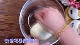 好看又好吃的奶香花卷,做法简单,筷子一压就成形,蓬松暄软