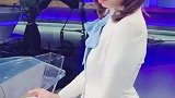 谁说主持人就不能卖萌了，小姐姐最后吐舌头的表情太甜了！