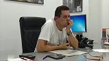 皇马遭闪击半场三球落后 阿斯主编观战怒摔耳机