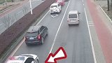 保持车距避免追尾！