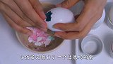 母鸡会生出蓝色鸡蛋吗？小伙敲开四个鸡蛋，还有黄色绿色橘色！