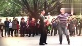 最新广场舞视频大全-20190223-广场上这两位男士把广场舞跳出了自己的风格！