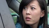 小伙加速逼停轿车，发现车上的人并不是女友