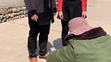 女孩子应该都喜欢不抽烟，不喝酒，不泡妞的男孩子