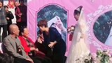 司仪婚礼上套路喜婆婆，还成功的把她给带偏，一不小心说出了心里