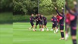 绝对不超过三岁！枪手众将欧战赛前解放天性 每个人都是超级巨婴