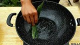 3月种的玉米尝鲜了，小牛掰一筐来做鲜玉米饼，味道香甜很棒