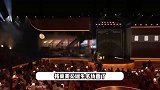 格莱美名场面！主持人调侃“麻辣鸡”特朗普，学总统说话引全场鼓掌