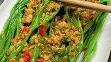 腐乳空心菜，鲜嫩的空心菜搭配腐乳一起吃，鲜香脆嫩下饭