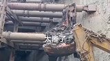 不知道这是怎么搞的，所有挖机都报废了