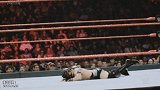 WWE-17年-慢动作看比赛：垃圾箱赛卡利斯托险胜斯特劳曼 赛后却遭遇黑山羊报复性袭击-专题