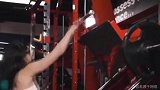 健身女郎拼命举重练出完美身材！这翘臀美腿太让人羡慕