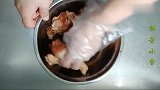 用1根烧烤签1碟面包糠1碟油做出美味的翅根