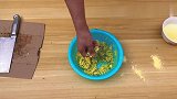 夏季钓草鱼，窝料从不花钱买，一把菜叶一把面，好用的窝料就有了