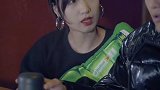 我昨天在妇产科碰见你前任了，是个女孩
