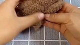 用方巾做一个可爱的小熊吧，你学会了吗？