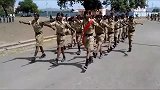 印度的童子军训练，我一般不笑，可是真的没忍住