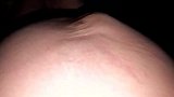 孕妈睡前观察胎动，没想到肚子里娃激动地不停的打拳，太有活力了