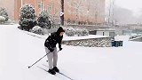 云南小伙自备滑雪板到东北上学：以为北方天天下雪