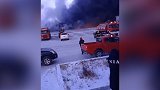内蒙古自治区呼伦贝尔市满洲里一物流中心突发大火 现场浓烟滚滚