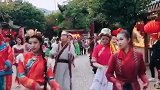 丽江千古情街演，全是漂亮的小姐姐。