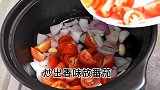 这样做的番茄土豆炖牛腩，汤汁浓郁，软烂入味，好吃到汤汁都不剩