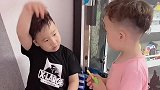 相差三岁的弟弟被别人欺负了，哥哥一句话太霸气弟弟瞬间感动了
