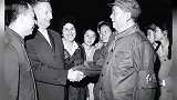 美国人问毛主席：为什么你不害怕战争？毛主席的回答太经典了
