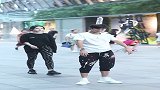 刚想上去撩小姐姐，看她这个动作之后，还是算了吧