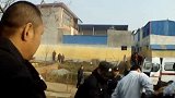 怀疑老婆打死爱犬 男子疯狂举动把特警招来了
