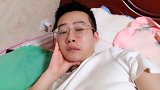 小哥哥真的很娘，连枕头都是粉色的