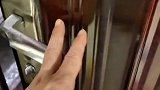 女子多次主动打扫楼道卫生，带动邻居纷纷加入