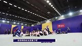宋茜轻松劈叉，直接弄成180！杨超越这裤子弹性好