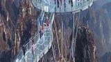 国内最险峻的狼牙山悬空玻璃桥、舞者的脚步谁也挡不住