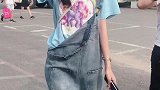 女神撩头发和嘟着嘴的样子像极了爱情