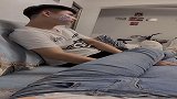 哈哈，这男朋友是不是太无辜了！