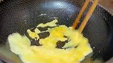 蒸韭菜包子，掌握这一步，松软不塌陷，韭菜翠绿不出水，真简单