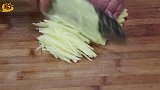 饭店的酸辣土豆丝那么好吃，原来大厨是这样做的，简单易学！