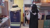 柳岩路边买衣服，试穿完直接穿着走，第一时间体验新衣服！