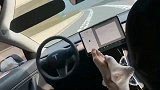 特斯拉车主开启自动驾驶，自己和女朋友躺在后座睡觉，心太大了