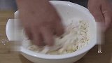 不加泡打粉，教你做健康大油条，学会这些技巧，蓬松又酥脆
