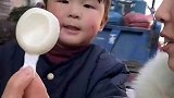 笑容逐渐消失，一下就不开心了