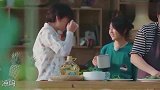 郭麒麟到蘑菇屋后，竟跟张子枫抢牛奶喝，妹妹：你手别抖