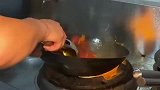 不会玩火的厨子不是一个好厨师，就这一招，成了儿时的厨师梦！