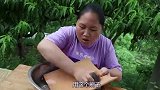 胖姐做瓦片烤肉，香气扑鼻，大口吃肉，真过瘾！