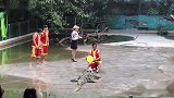 我说小老弟，这是怎么回事？腿软了？