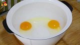 面粉里加2个鸡蛋，不用烤箱不用烙，简单一做，孩子连吃3天不腻