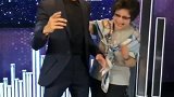 来看儿子的蜡像，真没想到会这么“逼真”