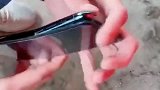 刚买的苹果手机，因为自己的一个不注意，屏幕被摔成了曲面屏！